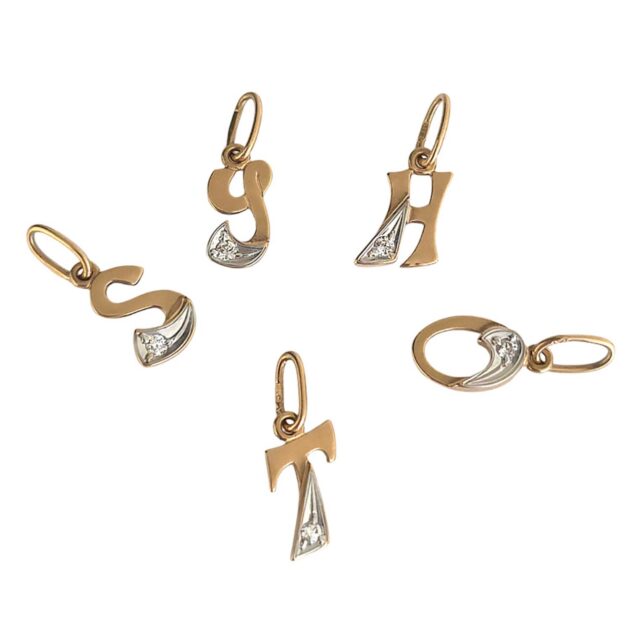 Kerged ripatsid tähtedega