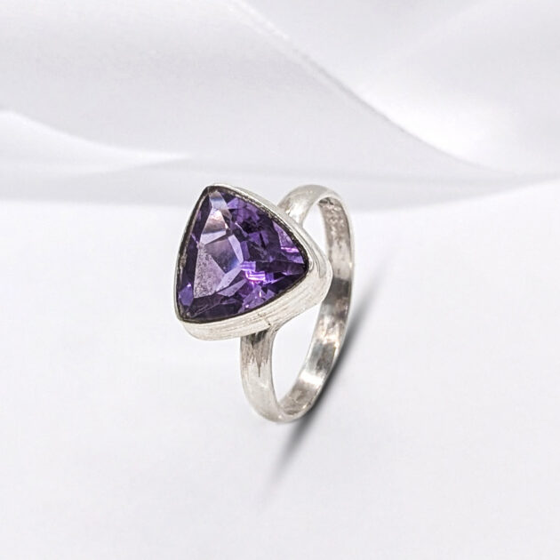 "Solana" hõbe sõrmus ametüstiga