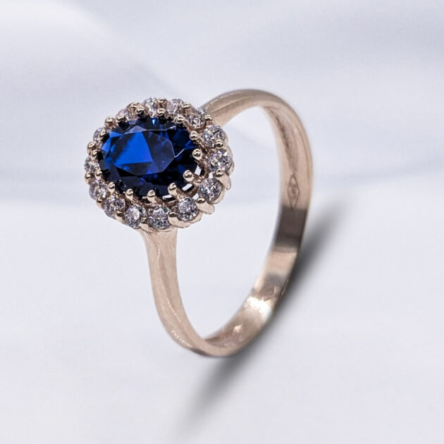 Элегантное золотое кольцо "Диана"