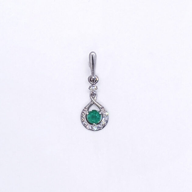 Small white gold pendant with emerald