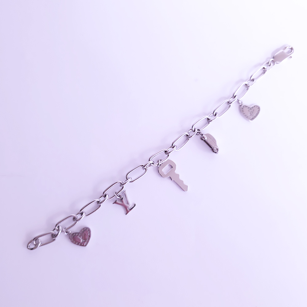 серебряный браслет с подвесками