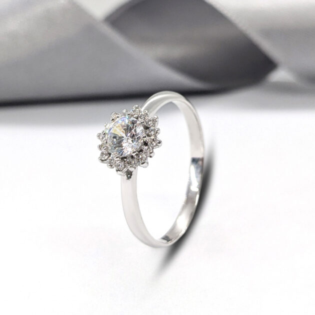 Серебряное кольцо в классическом стиле